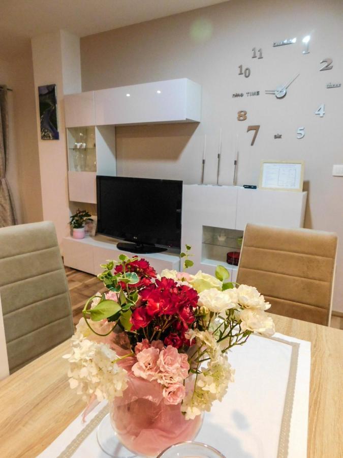 Апартаменти Apartman Lara Оточац Екстер'єр фото