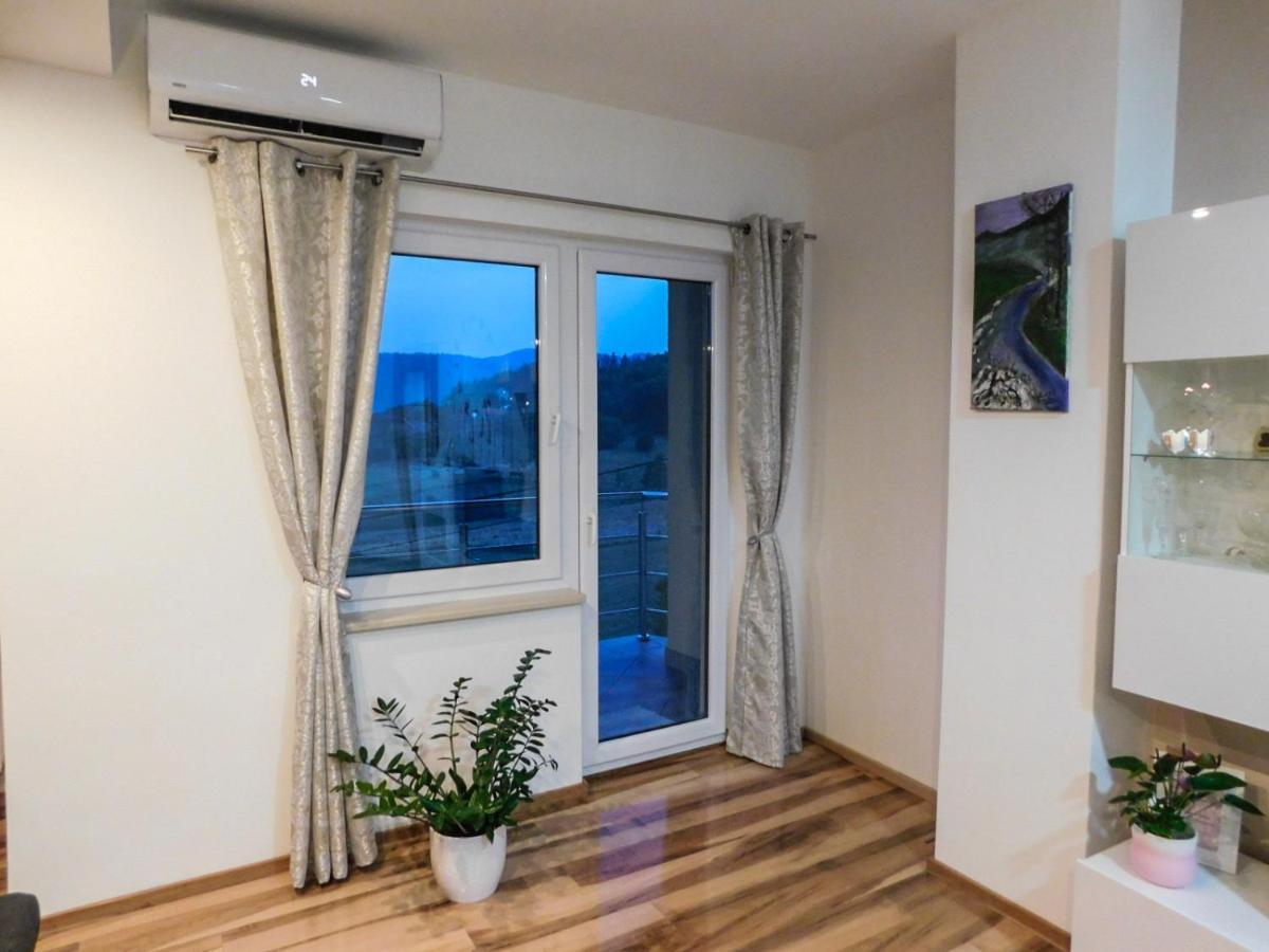 Апартаменти Apartman Lara Оточац Екстер'єр фото