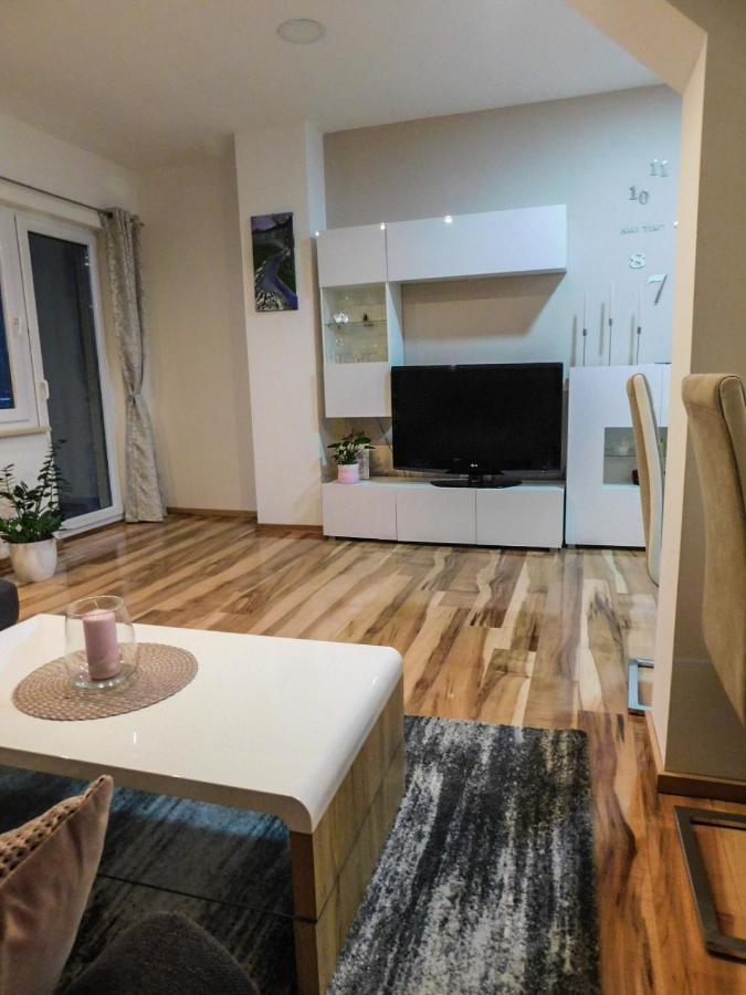 Апартаменти Apartman Lara Оточац Екстер'єр фото
