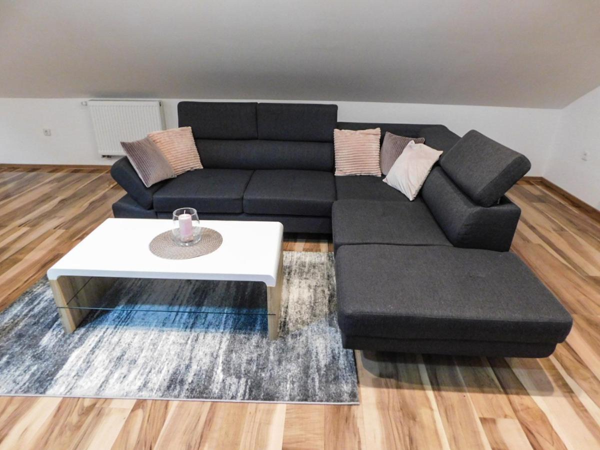 Апартаменти Apartman Lara Оточац Екстер'єр фото