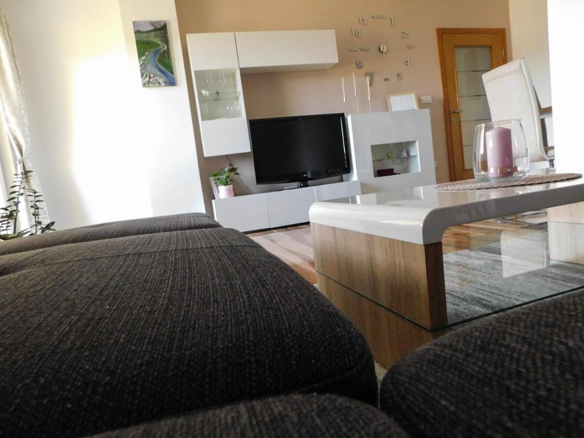 Apartman Lara Оточац Екстер'єр фото
