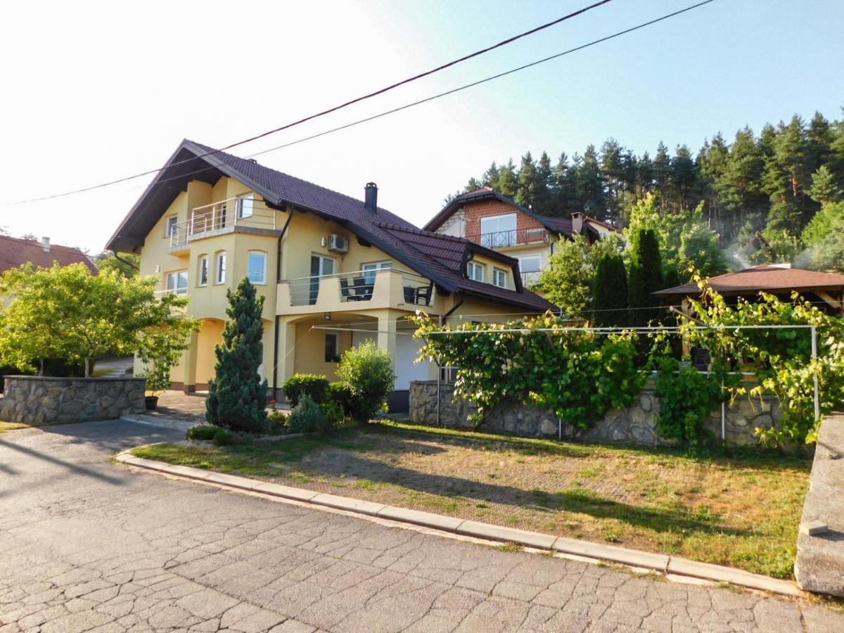 Apartman Lara Оточац Екстер'єр фото