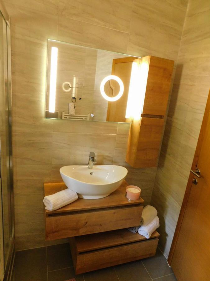 Апартаменти Apartman Lara Оточац Екстер'єр фото